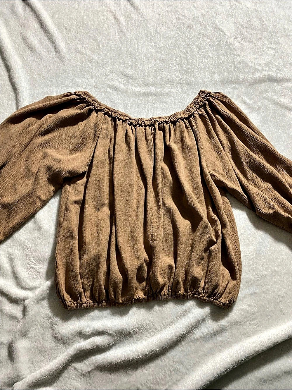 MAX STUDIO Gathered Brown off the shoulder Blouse Size Large Like New
